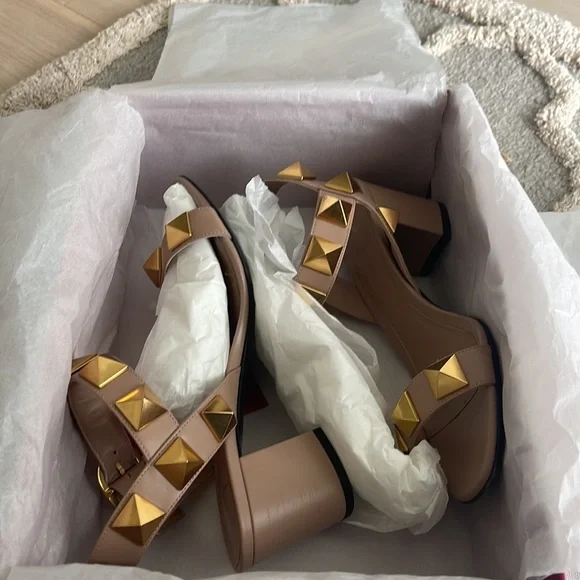 Valentino Garavani Gold and Tan Sandals - Picture 6 of 12